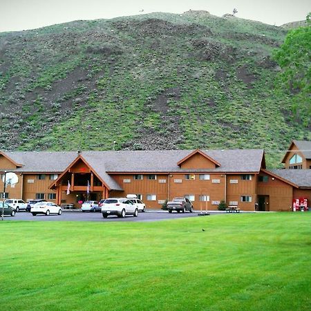 Yellowstone Village Inn And Suites การ์ดีเนอร์ ภายนอก รูปภาพ