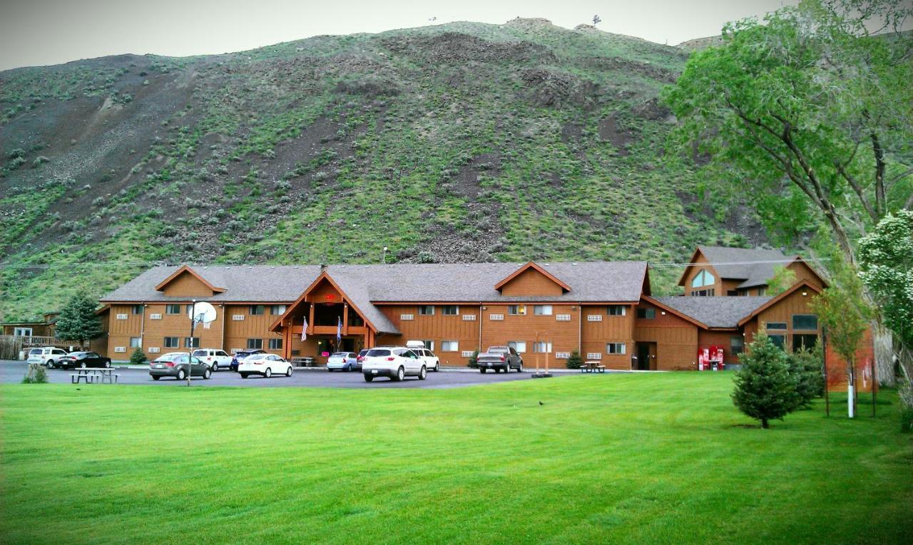 Yellowstone Village Inn And Suites การ์ดีเนอร์ ภายนอก รูปภาพ