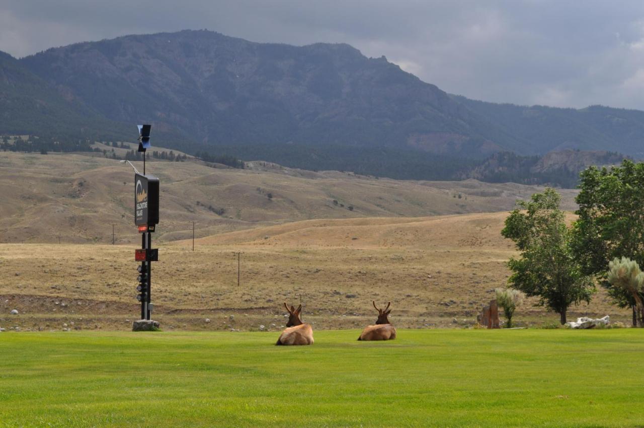 Yellowstone Village Inn And Suites การ์ดีเนอร์ ภายนอก รูปภาพ