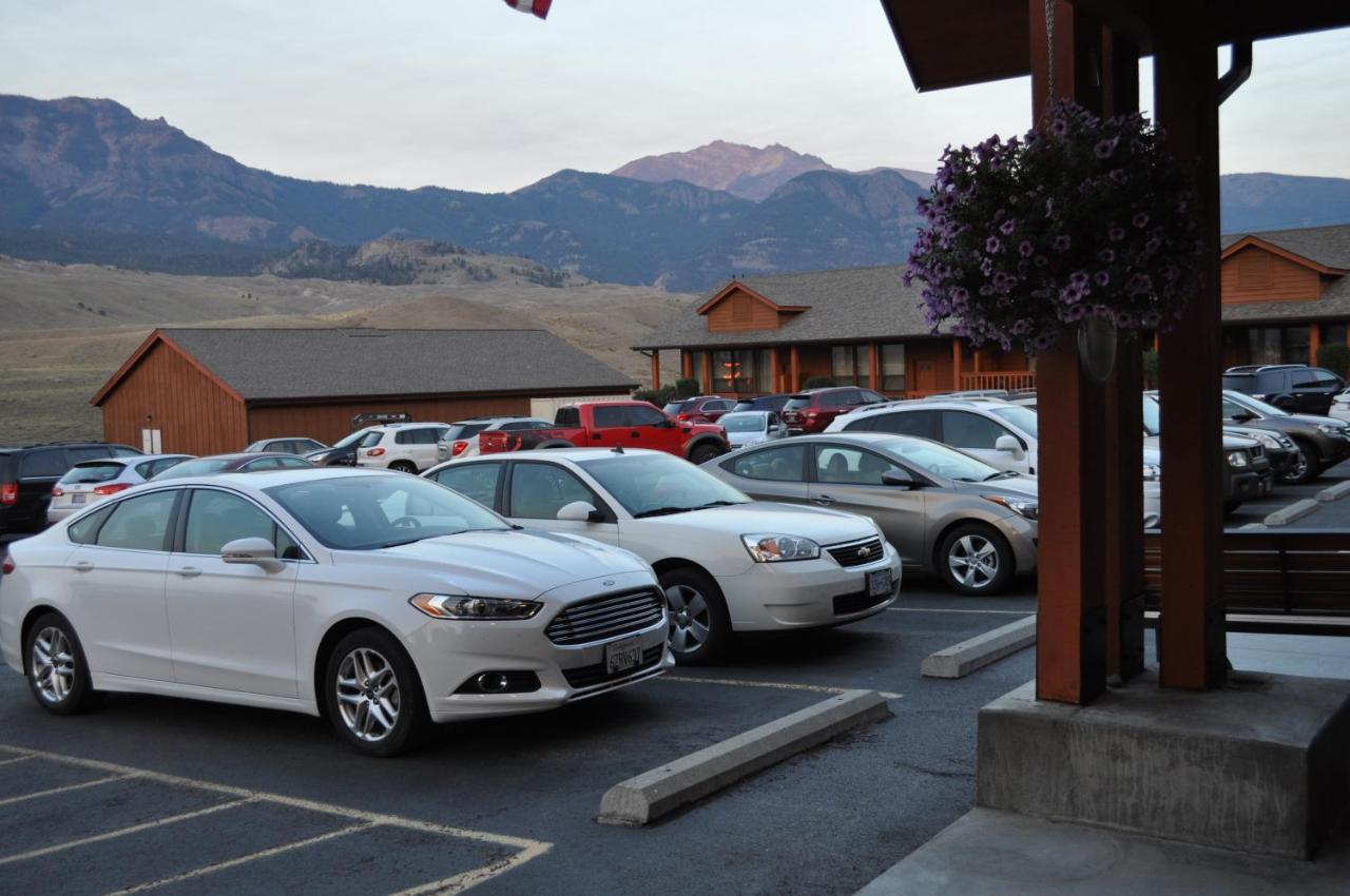 Yellowstone Village Inn And Suites การ์ดีเนอร์ ภายนอก รูปภาพ