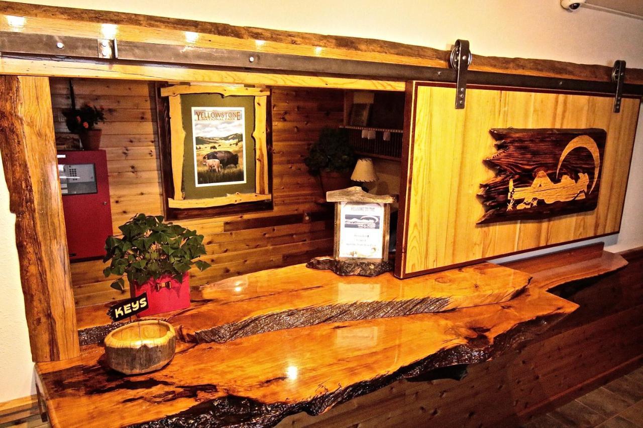Yellowstone Village Inn And Suites การ์ดีเนอร์ ภายนอก รูปภาพ