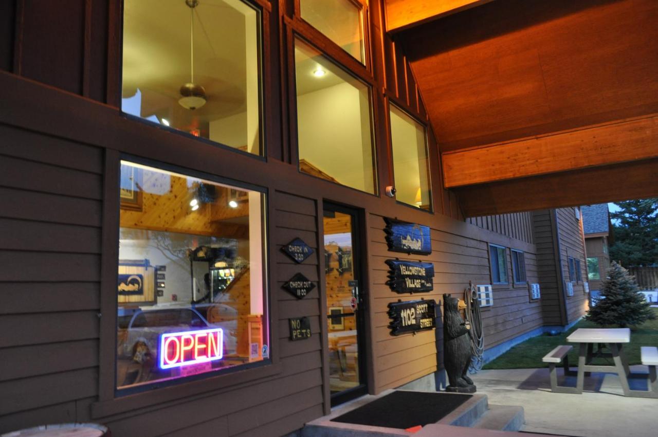 Yellowstone Village Inn And Suites การ์ดีเนอร์ ภายนอก รูปภาพ