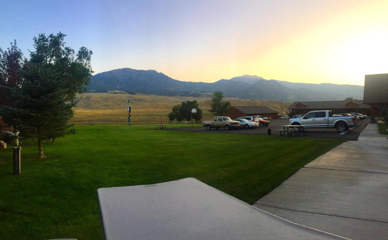 Yellowstone Village Inn And Suites การ์ดีเนอร์ ภายนอก รูปภาพ