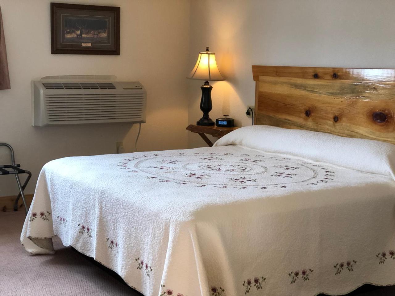 Yellowstone Village Inn And Suites การ์ดีเนอร์ ภายนอก รูปภาพ