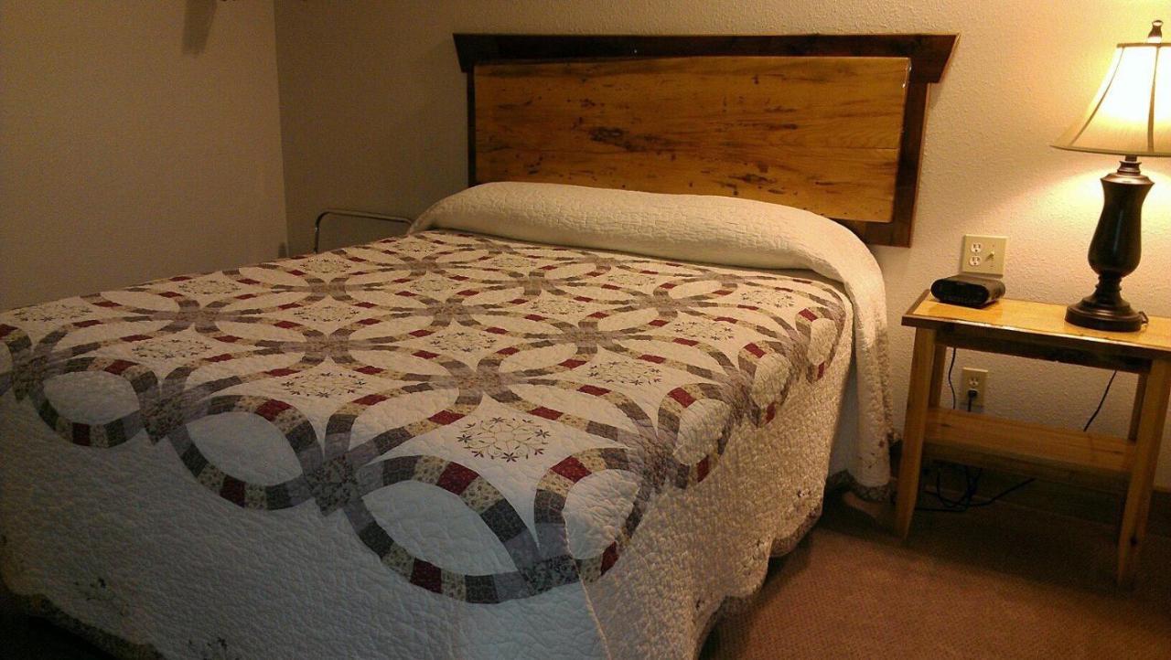 Yellowstone Village Inn And Suites การ์ดีเนอร์ ภายนอก รูปภาพ