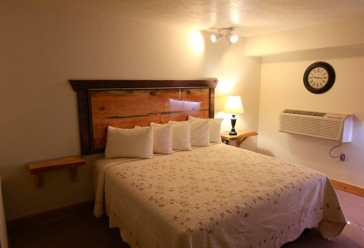 Yellowstone Village Inn And Suites การ์ดีเนอร์ ภายนอก รูปภาพ